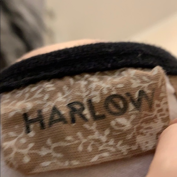 Basic white tee with black trim • - Picture 3 of 4